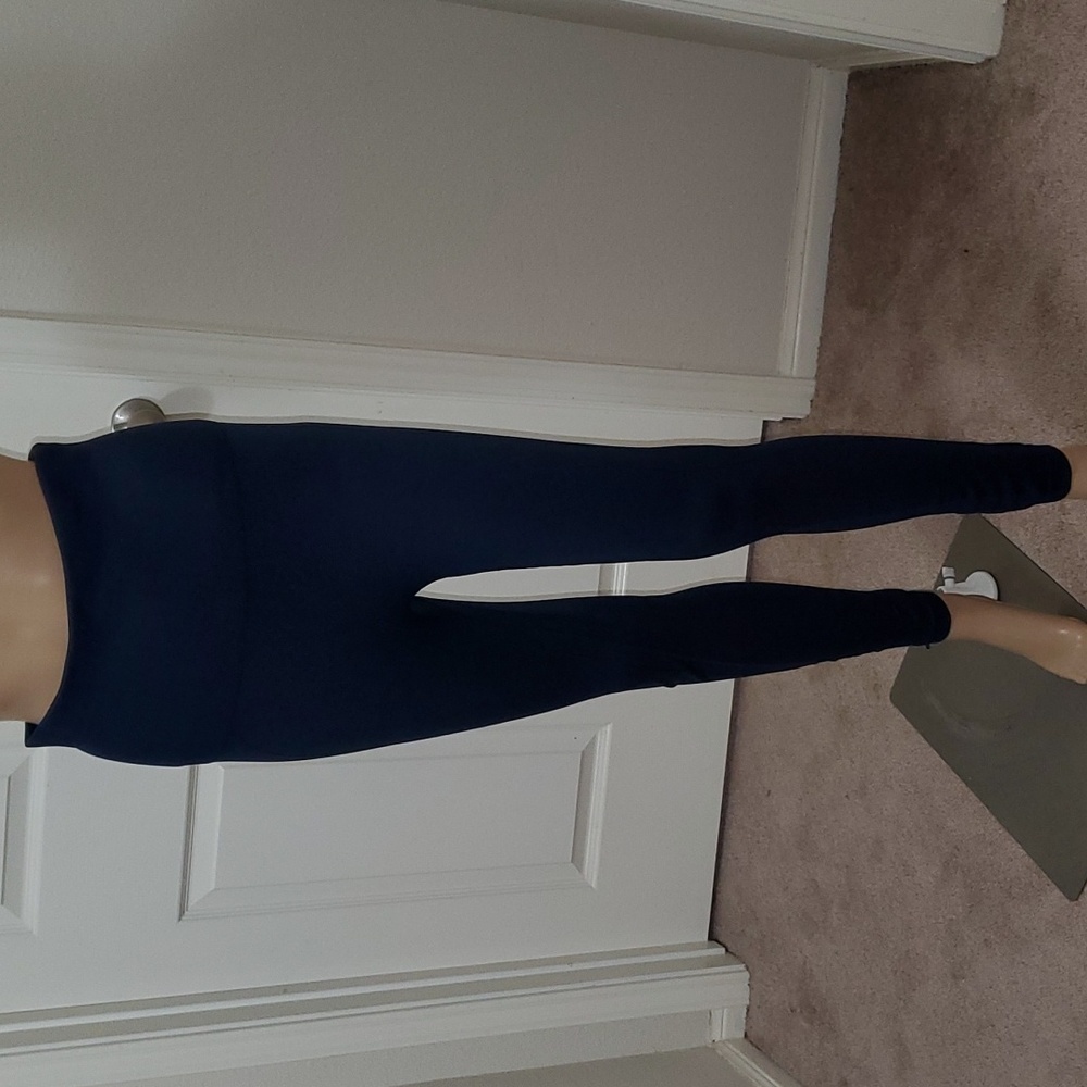 Homa L thick compression navy blue leggings keeps you tucked in and smooth